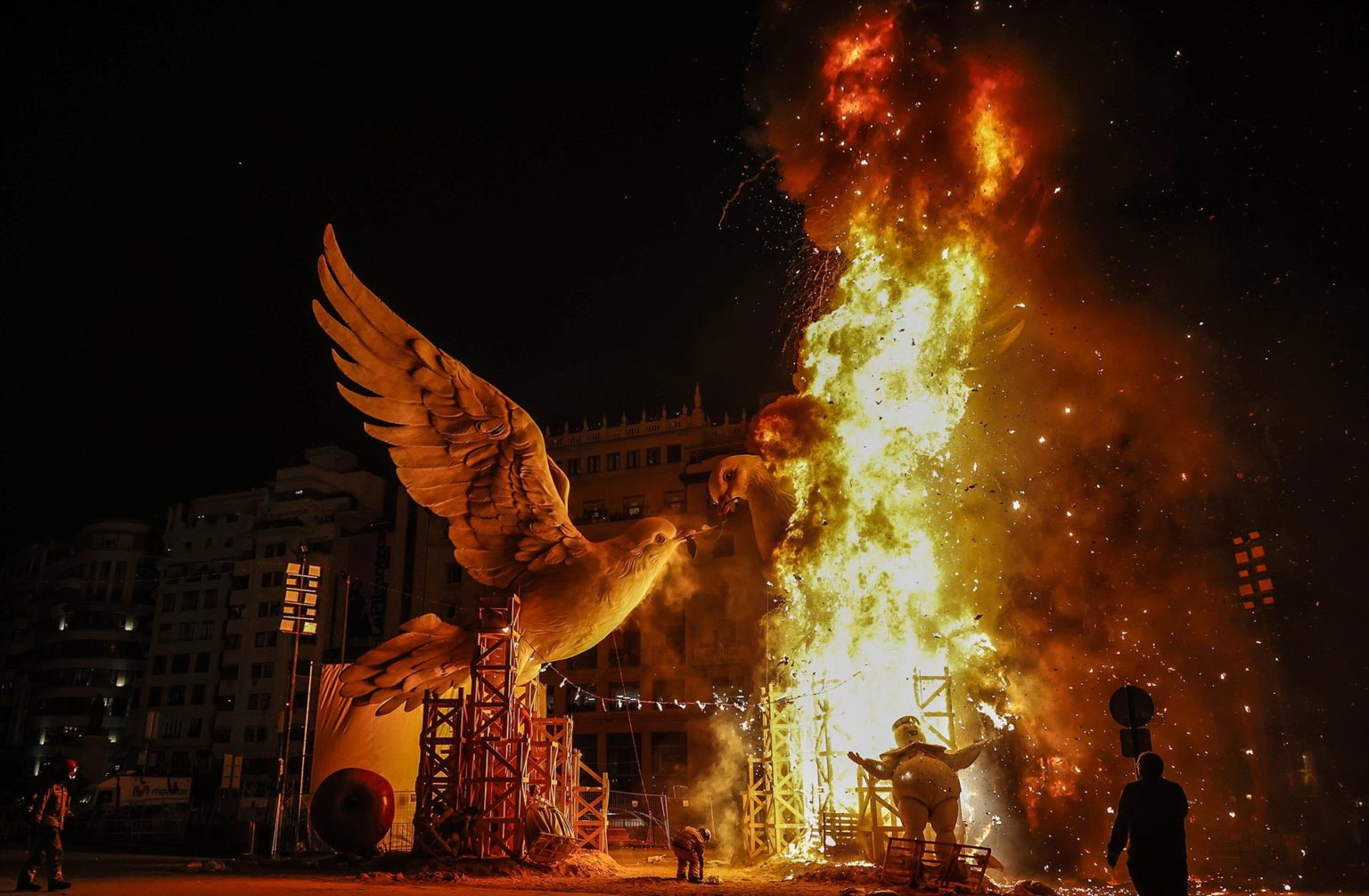 RTVE limita a la Cremà su directo nacional de Fallas 2026 - Actualidad ...