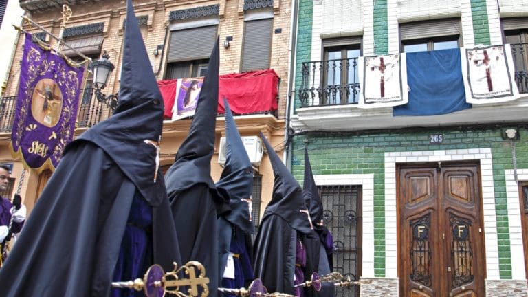 Las procesiones de la Semana Santa Marinera cuentan con un espacio para personas con movilidad reducida