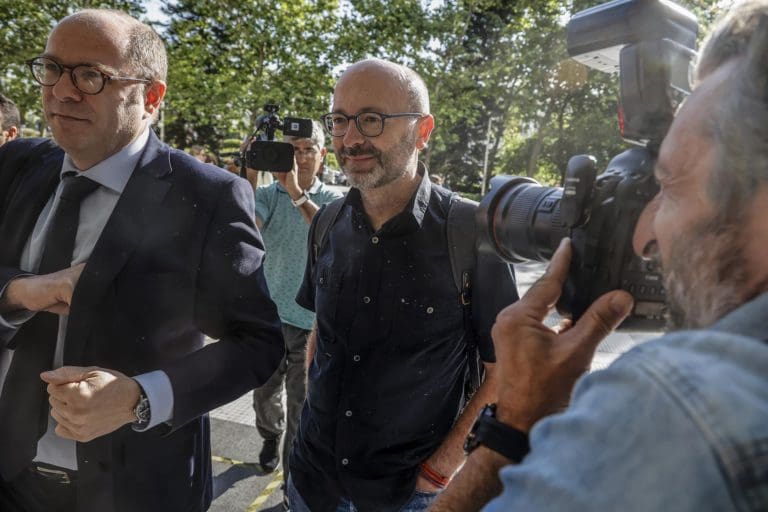 La empresa de Francis Puig, que recibió subvenciones al valenciano, justificó ayudas con trabajos en castellano