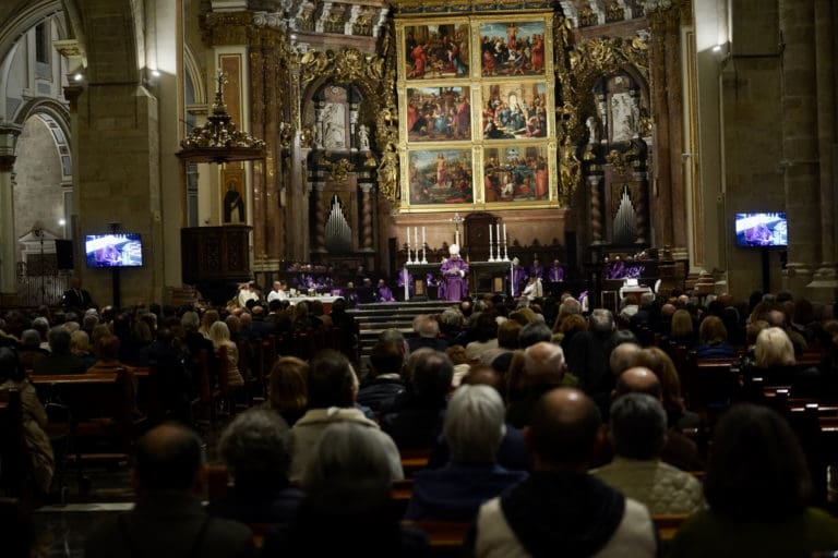 Benavent, en la misa en memoria de las víctimas del incendio de Campanar: ‘Nos sentimos humanamente impotentes’