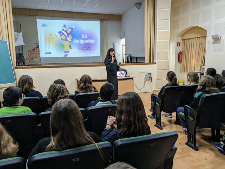 València pone en marcha talleres de deporte femenino ‘3xlaigualdad’ en centros escolares