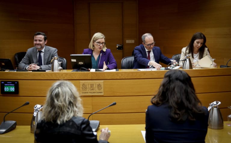 Arranca la comisión de investigación del sector público que la oposición tacha de ‘circo’ en medio del juicio a Zaplana