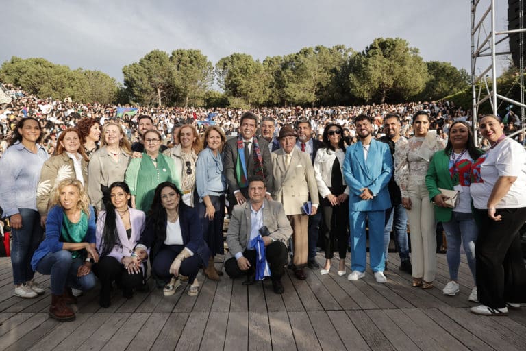 Mazón anuncia un plan para promover la igualdad de oportunidades de la comunidad gitana