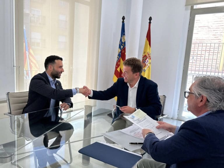Generalitat y Sagunto firman la cesión de dos parcelas para la construcción de 200 viviendas públicas