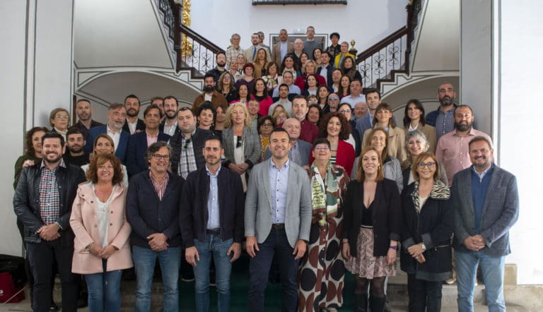 La Diputación reconoce a 42 comercios locales de diferentes municipios por el uso del valenciano en su ámbito