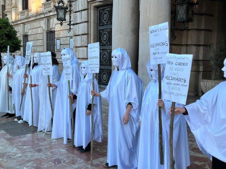 Una concentración recuerda a mujeres asesinadas por violencia machista: ‘No son cifras, son familias rotas’