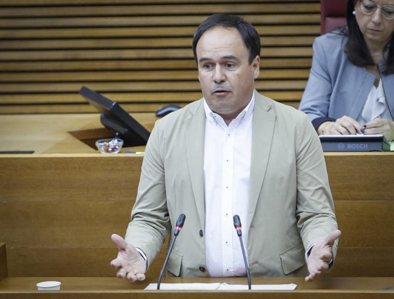 PP y Vox defienden su ley de libertad educativa que la oposición ve segregadora y ‘racista’