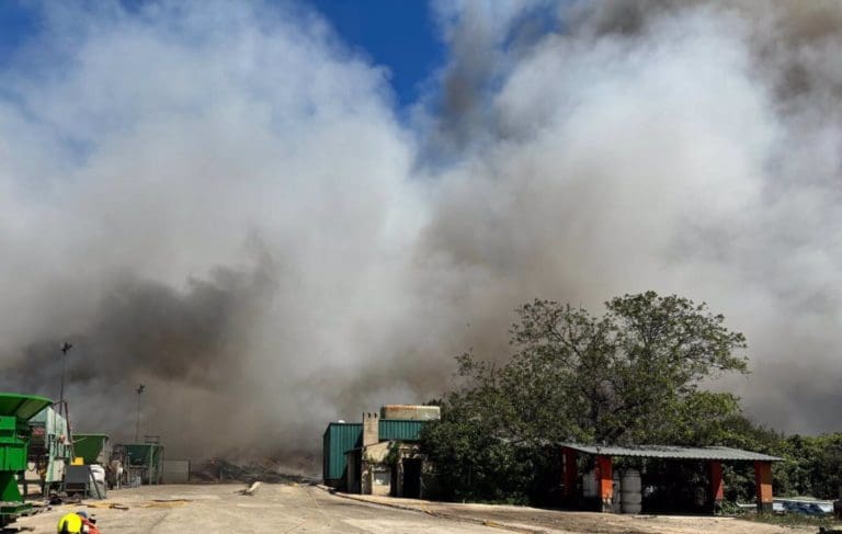 Medio Ambiente abrirá dos expedientes a la empresa de reciclaje de Requena para ‘depurar responsabilidades’