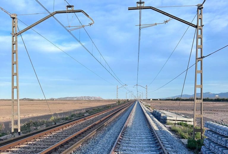 Adif ejecutará entre mayo y agosto la última fase de la renovación de vía entre Cullera y Sollana