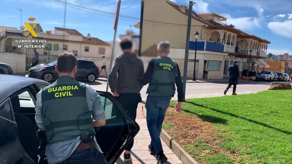 Más de 100 detenidos por estafar casi un millón de euros por el método ...