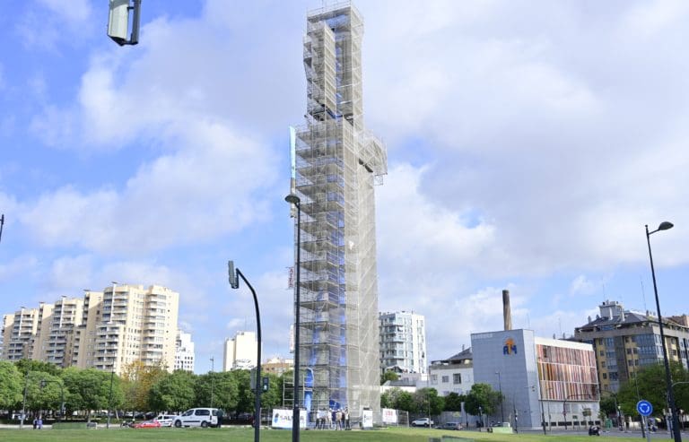 El ‘Parotet’ de Miquel Navarro recuperará su azul ultramar