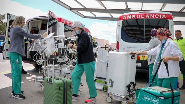 Profesionales de La Fe extraen en otros hospitales quince corazones para trasplante