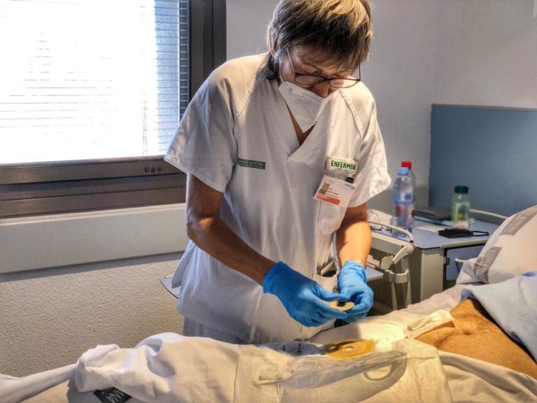 Cuatro hospitales públicos de la Comunitat Valenciana reciben el primer sello de humanización de cuidados a personas ostomizadas
