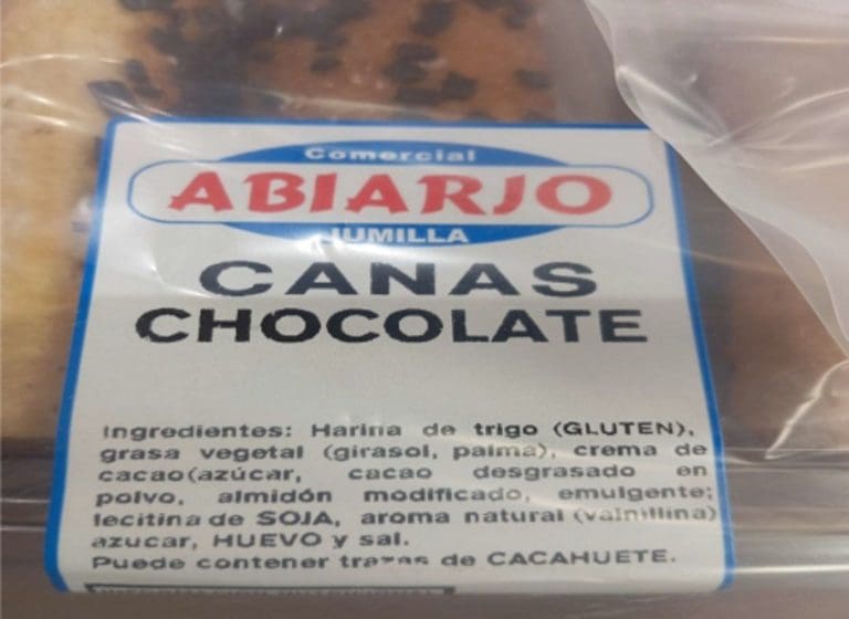 Alertan de la presencia de avellanas no incluidas en el etiquetado en unas cañas de chocolate
