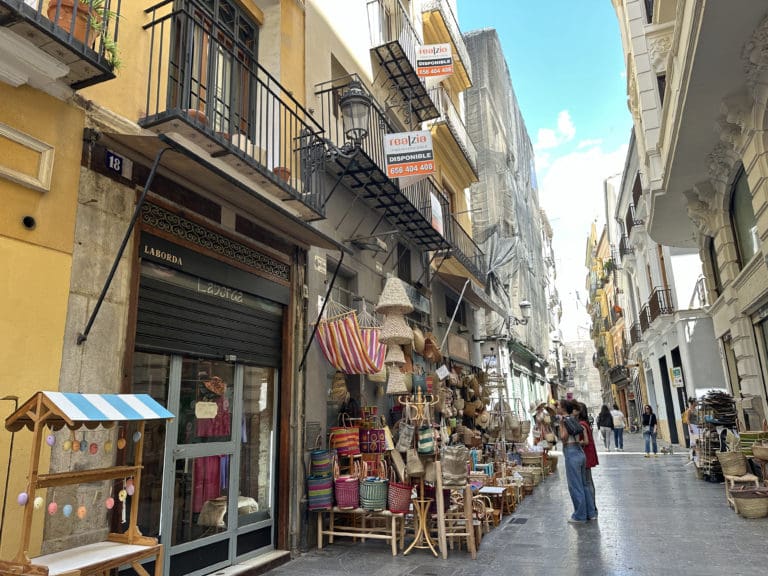 La Generalitat responsabiliza al Gobierno de la problemática de pisos turísticos por la Ley de Vivienda