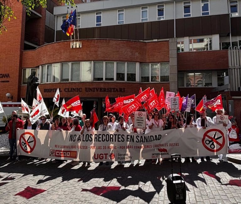 El personal sanitario protesta de nuevo ante la ‘nefasta gestión’ del Consell de Mazón