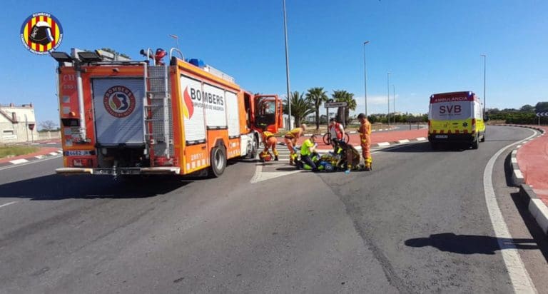 Un ciclista resulta herido tras ser arrollado por una furgoneta en Algemesí que se da a la fuga