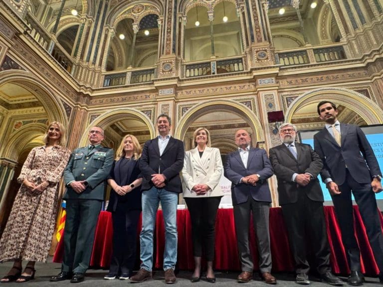 Justicia reúne los vivencias de once víctimas del terrorismo como material didáctico contra la violencia para jóvenes