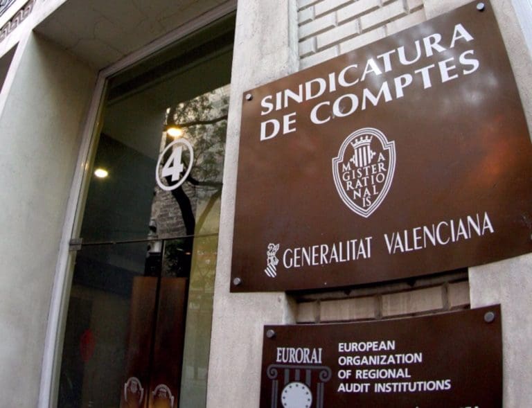 Sindicatura insta a los ayuntamientos a regular los pagos fraccionados o personalizados de impuestos