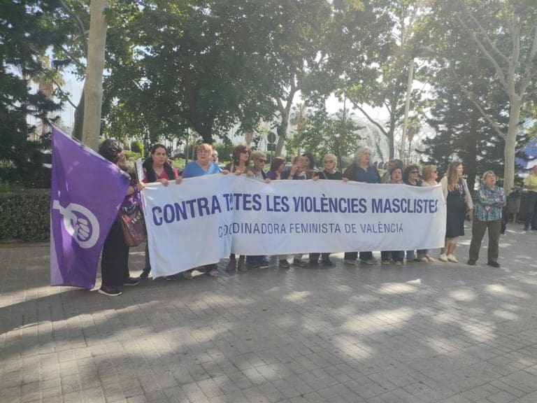 Entidades feministas piden a Camarero una reunión urgente ante la inscripción de la Fundación de Hombres Maltratados