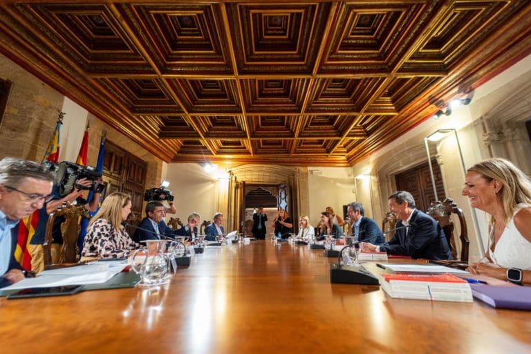 El Consell aprueba el pago de 214,8 millones en ‘facturas sin contrato’ del Botànic en Sanidad y Servicios Sociales