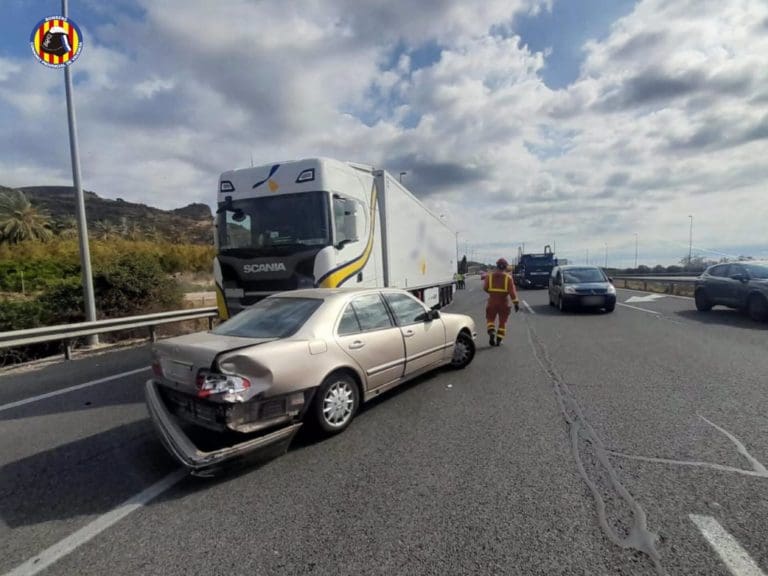 Heridas tres personas en un accidente múltiple en la AP-7 a su paso por Sagunto