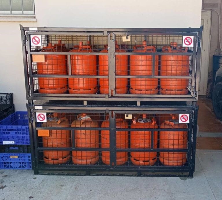 La bombona de butano cae a partir del martes un 3,2%, hasta 16,14 euros, en su primer descenso en seis meses