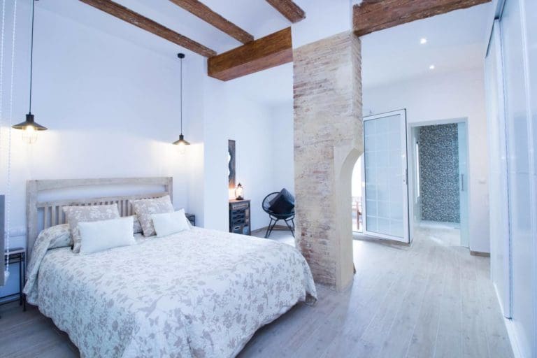 Avaec cree que Català tiene ‘clara intención de perjudicar’ a los pisos turísticos con la moratoria