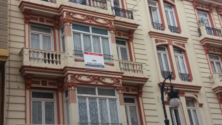 La firma de hipotecas en la Comunitat cae un 15,58% tras empeorar su evolución interanual en marzo