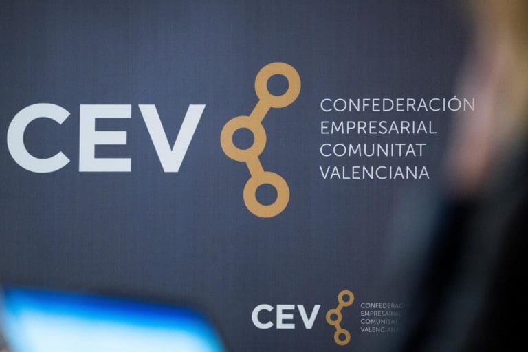 La CEV valora ‘positivamente’ la bajada del paro y pide apoyo para ‘mejorar la competitividad de las empresas’