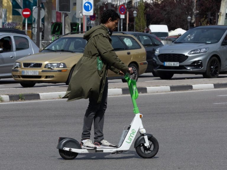 El Gobierno aprueba una norma para imponer el seguro obligatorio a los patinetes eléctricos