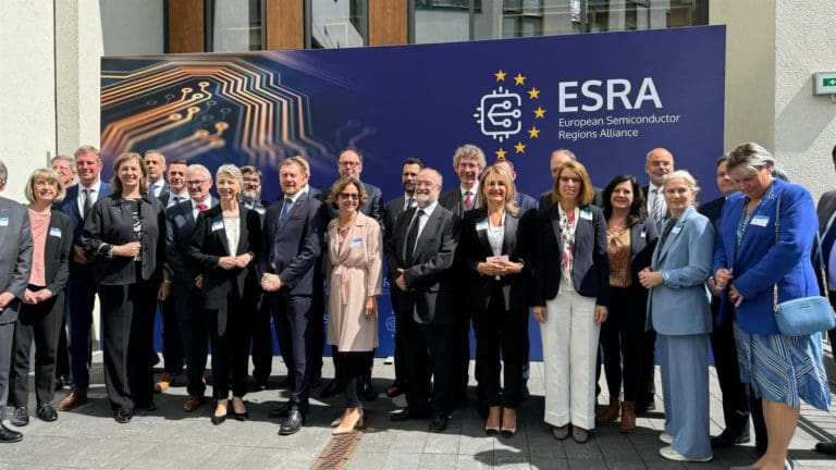 La Generalitat alerta de que la sobrerregulación de la UE ‘amenaza’ la industria de los microchips y semiconductores