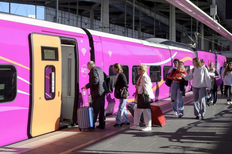 Casi 23.000 viajeros utilizan los nuevos servicios de la serie 106 de la conexión Avlo València – Madrid