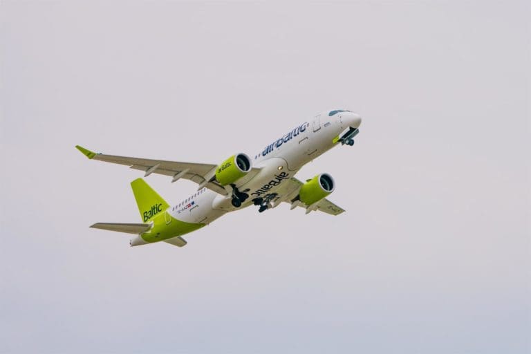 La aerolínea letona AirBaltic amplía su red de vuelos desde Alicante, Valencia y otros aeropuertos