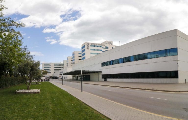 Satse denuncia que sanitarios de La Fe ‘no cobran desde febrero los refuerzos para reducir la lista de espera quirúrgica’