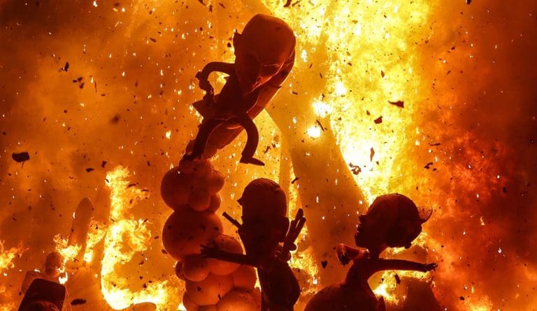 Un total de 32 candidaturas aspiran a diseñar la imagen gráfica de las Fallas 2025 de València