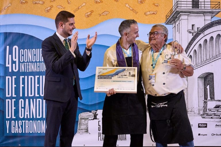El restaurante Miguel y Juani de l’Alcudia gana la 49 edición del concurso Internacional de Fideuà de Gandia