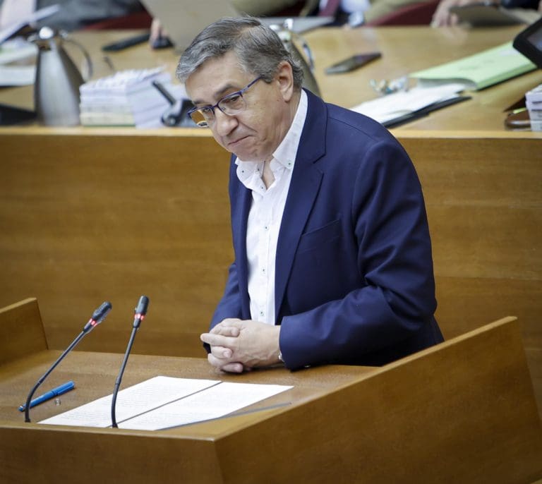 Rovira dice que la circunstancia específica ‘solo supone 1 punto’ en la admisión y que los centros pueden aplicarlo o no