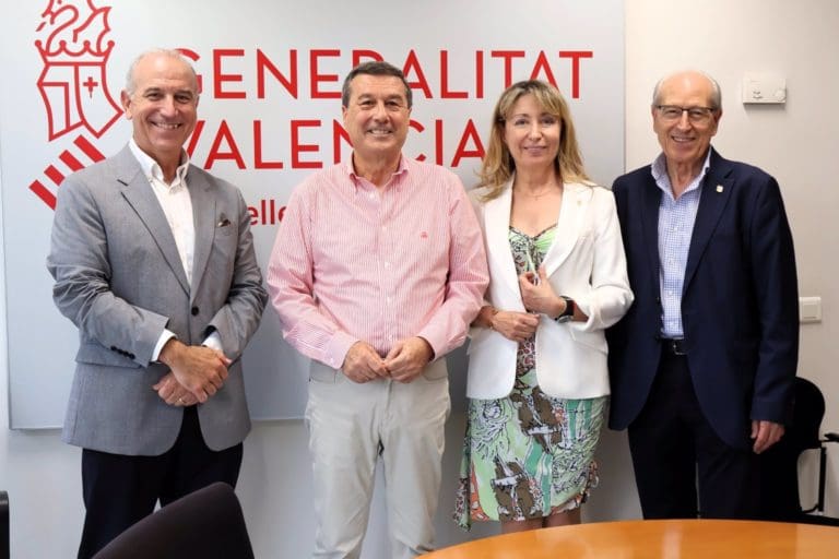 Colegios de Médicos valencianos aceptan el plan del Consell para paliar déficit de médicos pero vigilarán su aplicación