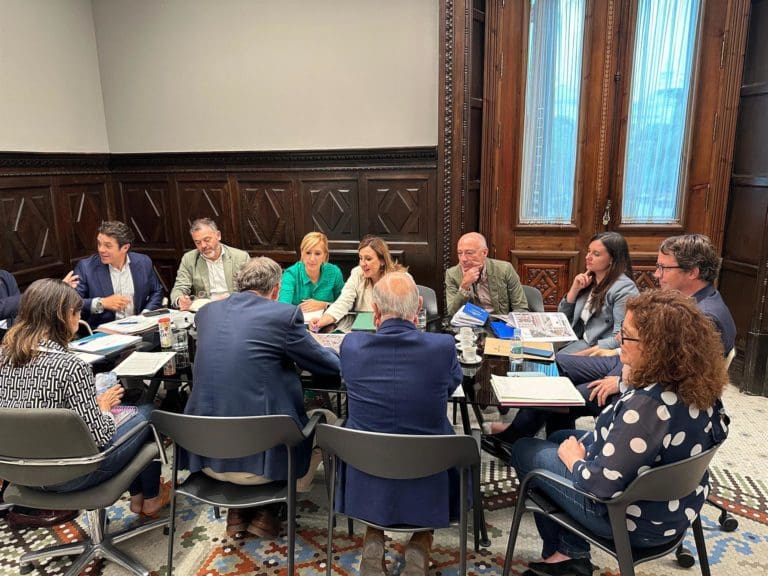 Catalá y Pradas se reúnen para garantizar ‘la cantidad y calidad de agua que necesita’ la Albufera