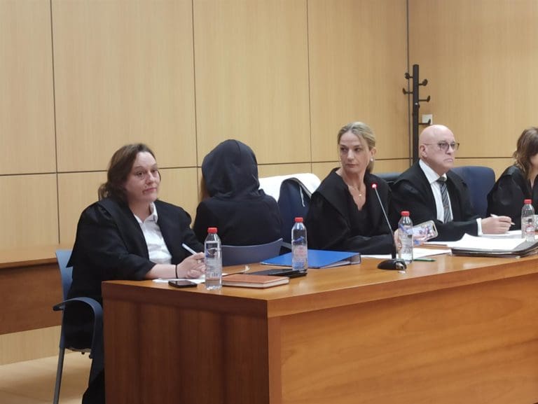 23 años y medio de cárcel a la joven que mató a su madre y convivió con el cadáver cuatro meses