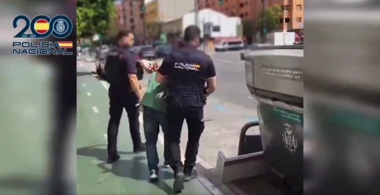 Dos detenidos por robar teléfonos móviles de alta gama en tiendas de venta de segunda mano