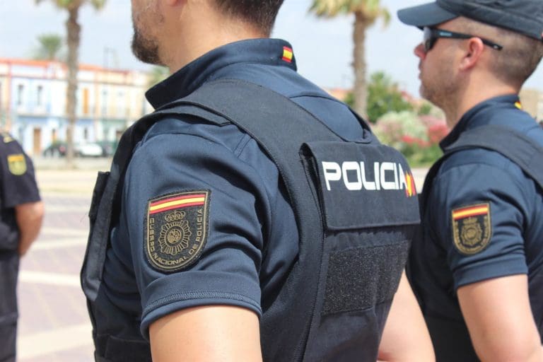 Tres ciberdelincuentes detenidos por robar 78 toneladas de pollo congelado en Finlandia