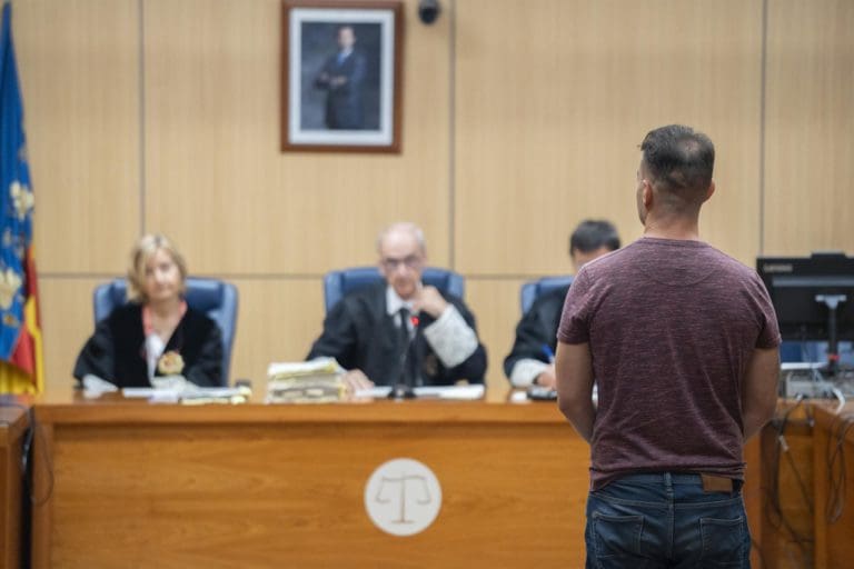 ‘El Tuvi’ admite que estranguló a su expareja pero niega intención de matarla: ‘Empezó a pegarme y la reduje’
