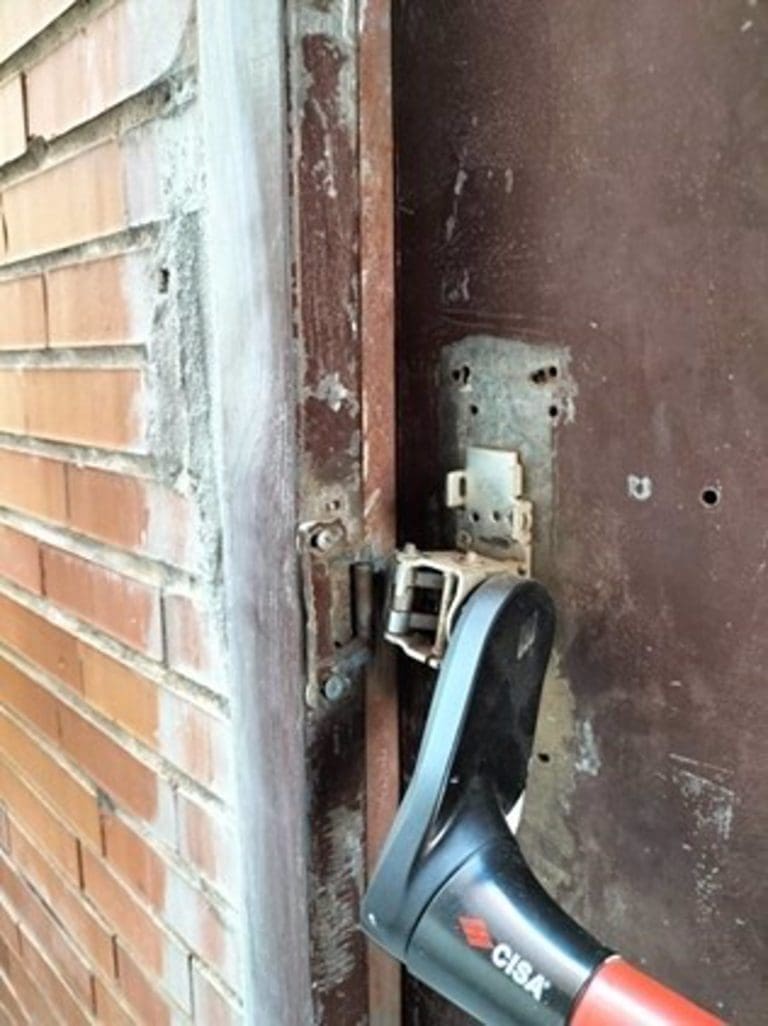 El bloqueo de una puerta de emergencias en el Hospital Clínico se convierte en una denuncia ante Inspección de Trabajo