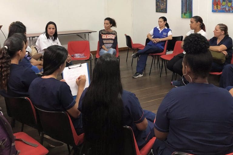 Expertas de la UCV forman a más de 2.300 terapeutas y educadores de niños con discapacidad en Argentina