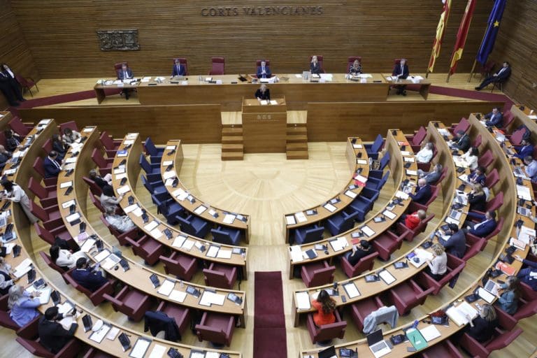 Aprobadas las leyes de Libertad Educativa, À Punt y la Agencia Antifraude