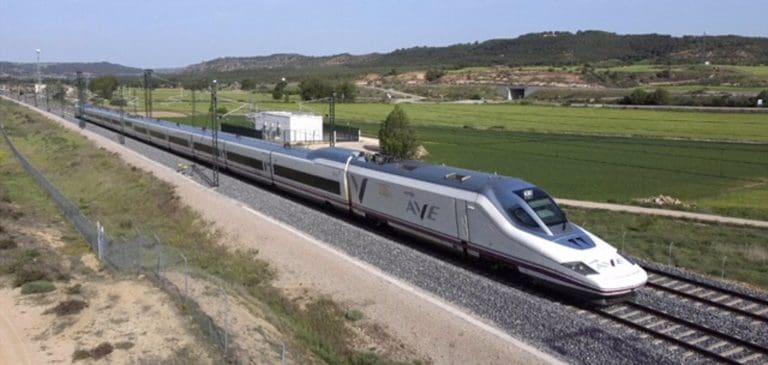 Renfe ofrece 2,3 millones de plazas de AVE y Larga Distancia con origen y destino Comunitat para este verano