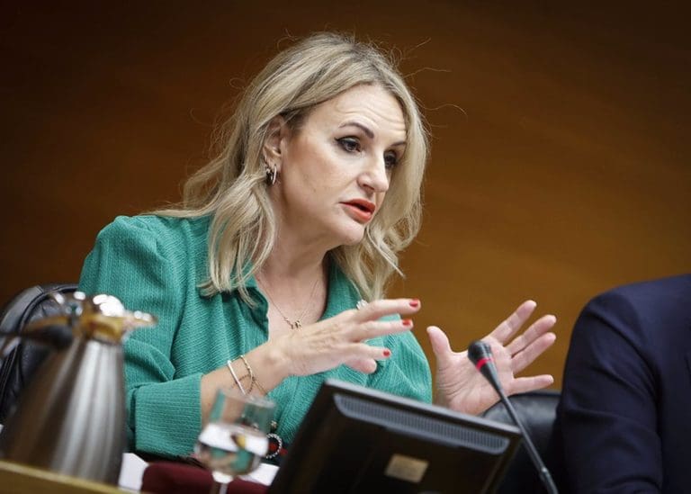 Montes avanza que el próximo verano funcionará la plataforma de IA para detectar oferta ilegal de viviendas turísticas