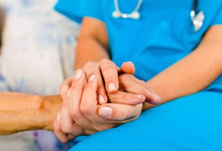 El IVASS amplía bolsas de empleo temporal para cuidados, enfermería y cocina